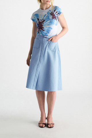 front profile model wearing Sporty Chic Cotton Skirt mineral blue 100 % Cotton
Cotton skirt
Belted waist
Center front slit
Faux front button placket
Patch pockets
In-seam side zip closure
Unlined
