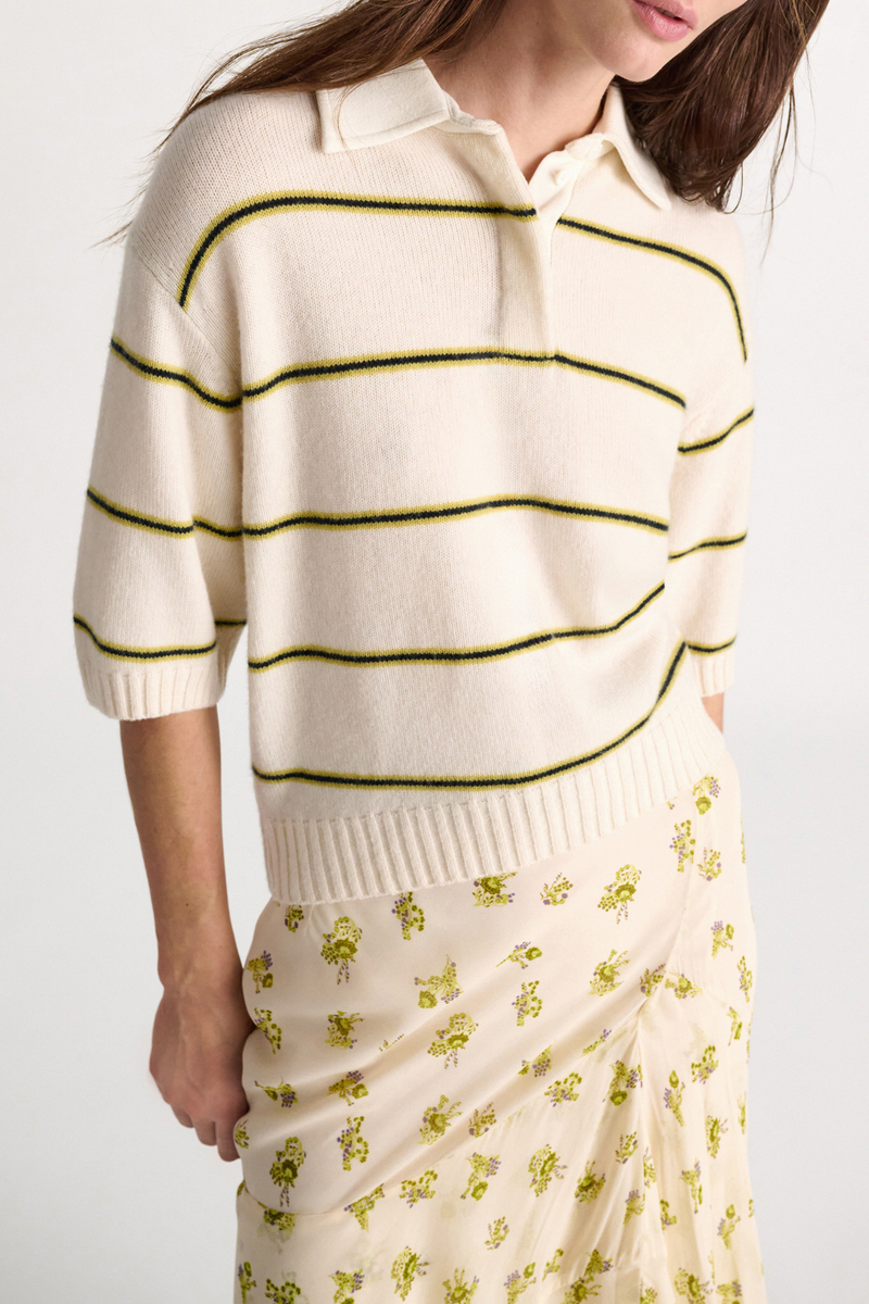 front profile model wearing Sporty Statement Sweater White Ginger Trio 70 % Virgin wool (Merino), 30 % Cashmere
Two-tone fine stripe Merino-cashmere knit top with polo collar
Cotton collar and button placket with topstitching
Hidden button closures