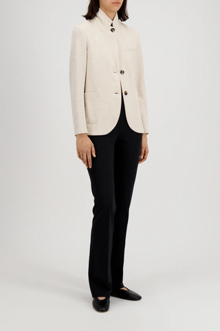 side profile model wearing Stand Collar Blazer Cream Boyfriend blazer
Unlined
Knitted hopsack
Loro Piana fabric
Stand-up collar blazer
Boxy shape
Fitted long sleeve
Patch pockets
2-button fastening plus 1 collar button for full closure