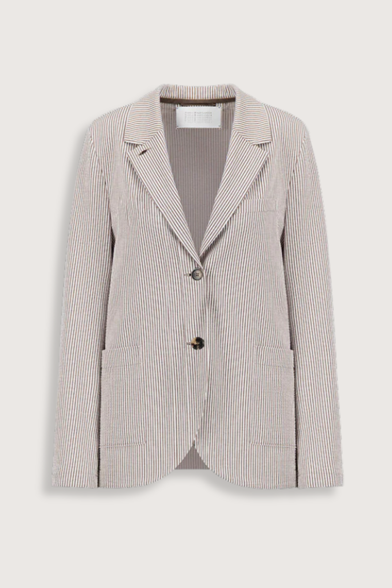 flat lay Stand Collar Blazer Tobacco/White Boyfriend blazer
Unlined in knitted coolmax seersucker
Stand-up collar blazer
Boxy shape
Fitted long sleeve
Patch pockets
2-button fastening
1 collar button for full closure
Raw-edge finish
Made in Italy with Japanese fabric
Seersucker Blazer
65% Cotton, 35% Polyester