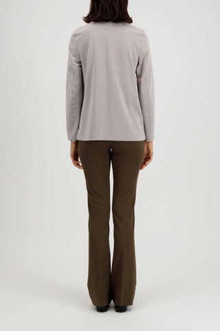 back profile model wearing Stand Collar Blazer Tobacco/White Boyfriend blazer
Unlined in knitted coolmax seersucker
Stand-up collar blazer
Boxy shape
Fitted long sleeve
Patch pockets
2-button fastening
1 collar button for full closure
Raw-edge finish
Made in Italy with Japanese fabric
Seersucker Blazer
65% Cotton, 35% Polyester