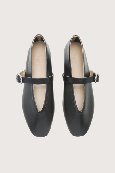 top profile Stella Slipper With Buckle  -Lambskin Leather black Handcrafted
Lambskin leather
Silver buckle-fastening
Cushioned calf leather insole
Leather piping
8mm heel