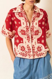 front profile model wearing Stevie Lava Bandana Camp collar linen Shirt red boxy with french seams