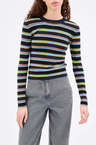 front profile model wearing Striped Long Sleeve Crew Sweater multicolor Slim-fit
Crew-neck
Multicolored striped pattern
Slub yarn
100% virgin wool