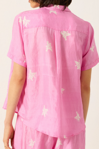 back profile model wearing Styla Pink Jasmin Tie silk Shirt medium pink silk Cut from hand-loomed
Floral shirt
Open collar
and Tie-front closure
Hand-block-printed shirt