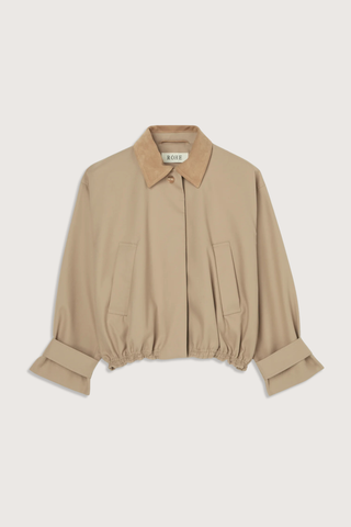 flat lay Suede Collar Blouson Jacket sand beige Cropped trench-inspired bomber
Suede collar
Dropped shoulders
Wide sleeves
Sleeve straps with button closures cotton