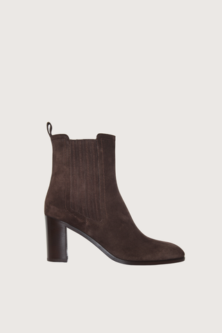 side profile Suede High Heel Pull On Boots brown Ankle boots
Suede
Rounded toebox
Side elastic inserts
Thick heel
Leather sole
8 cm heel