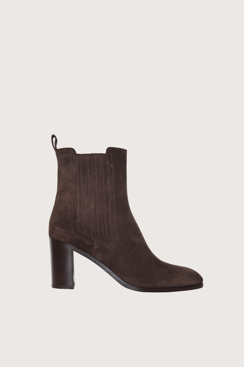 side profile Suede High Heel Pull On Boots brown Ankle boots
Suede
Rounded toebox
Side elastic inserts
Thick heel
Leather sole
8 cm heel