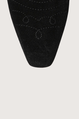 top profile toe box detail for  Suede With Side Zip Boots cashmere nero black Ankle boots
Very soft suede calfskin
Inner zip
Small leather-covered heel
Leather sole
4.5 cm heel