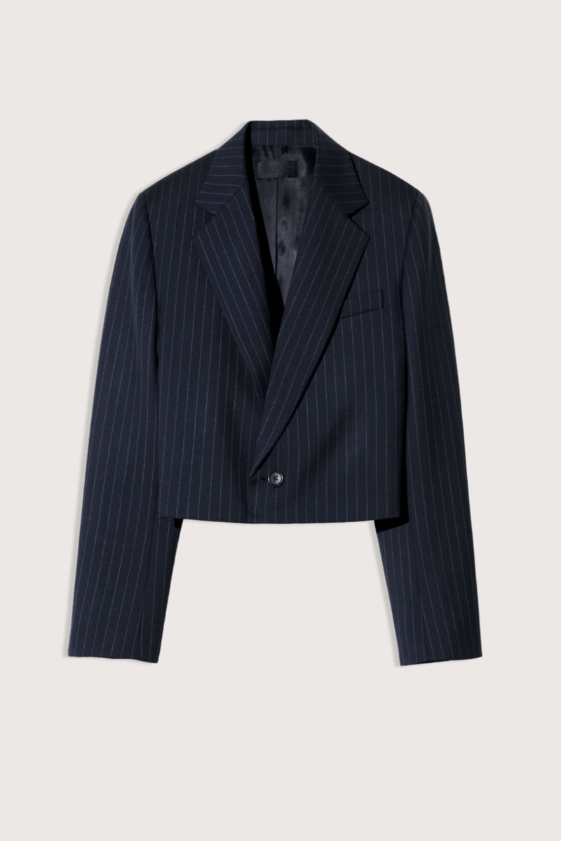 flat lay Swan Jacket midnight blue wool Boxy, cropped silhouette
Structured shoulder pads
Single-breasted
Fully lined
Internal chest pocket
Buttons at cuffs
Undercollar felt detail at back