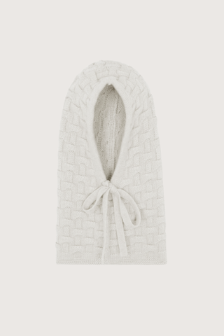 flat lay Sybel Matelina Basket Weave Hat Blanc Cabled cashmere hood
Secure tie closure that frames the face
100% premium cashmere
Refined 6-threads jersey knit
Straight-cut design
53 cm in length and 28 cm in width