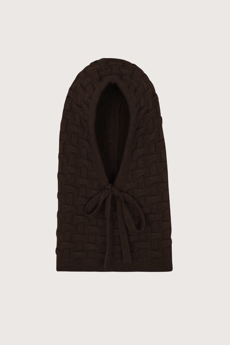flat lay Sybel Matelina Basket Weave Hat Marron Cabled cashmere hood
Secure tie closure that frames the face
100% premium cashmere
Refined 6-threads jersey knit
Straight-cut design
53 cm in length and 28 cm in width