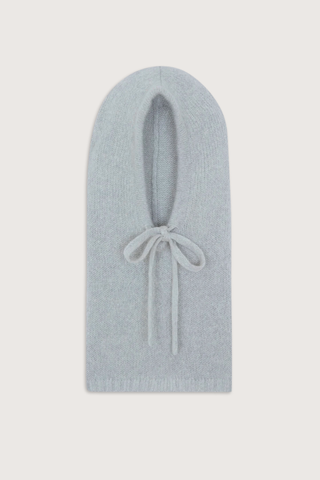 flat lay Sybel Nimbus Fuzzy Soft Hat Balaclava funnel neck
Thread nimbus
100% cashmere balaclava
2-ply loose tension jersey knitting
Dimensions: Length: 53 cm | Width: 28 cm