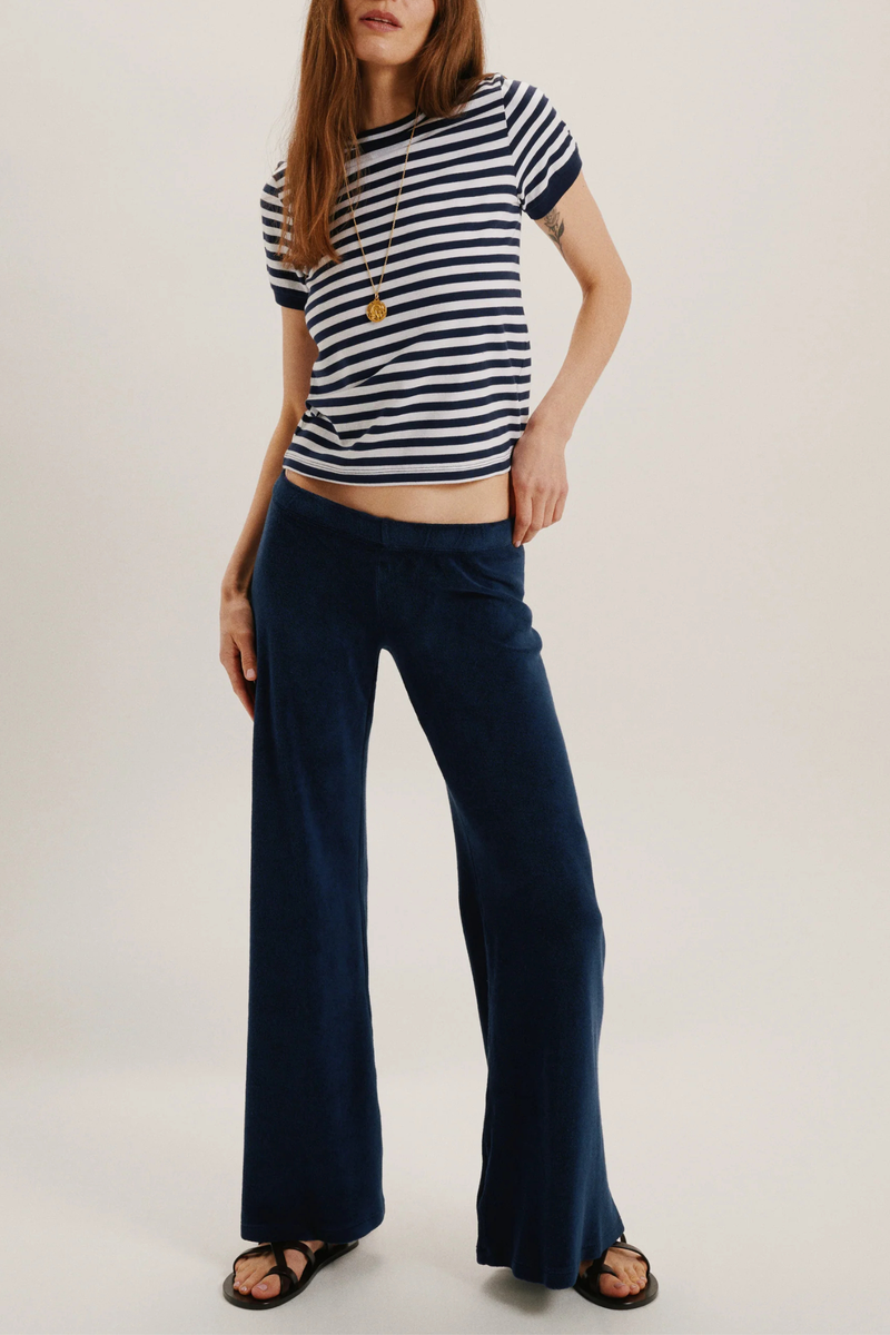 front profile model wearing Symi Stripe Knit Top navy white stripe Short Sleeve
Vintage-inspired feel
Crewneck
Soft, lightweight fabric
100% cotton