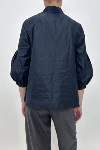 back profile model wearing Taffeta Short Sleeve Blouse Navy 100% Polyester
Classic collar
3/4 bubble sleeve
Hidden front button closure except for top button