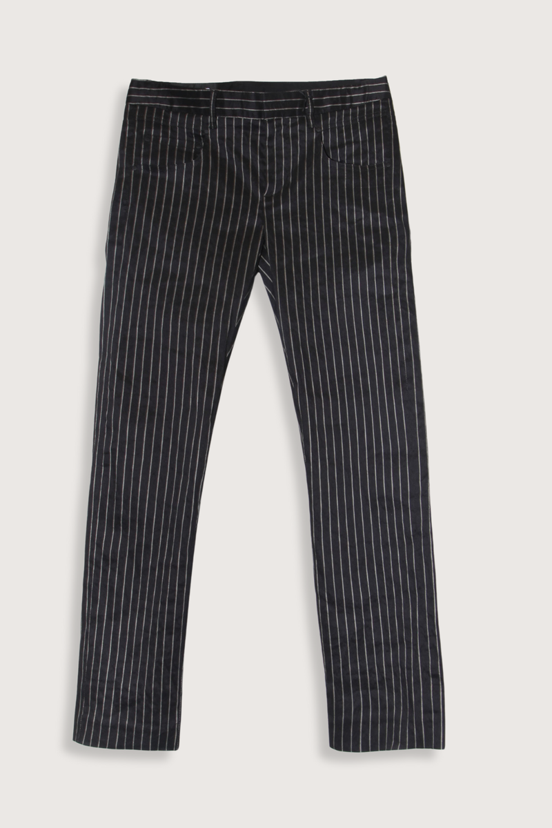 flat lay Tailored Boy Straight Tailored Boy Straight pant made
Black and White Pinstripe pattern
Italian linen stretch fabric