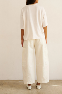 back profile model wearing The Baggy Painter Crop Pant ecru 
Inset patch pockets
Japanese Cotton Twill
Garment dyed 