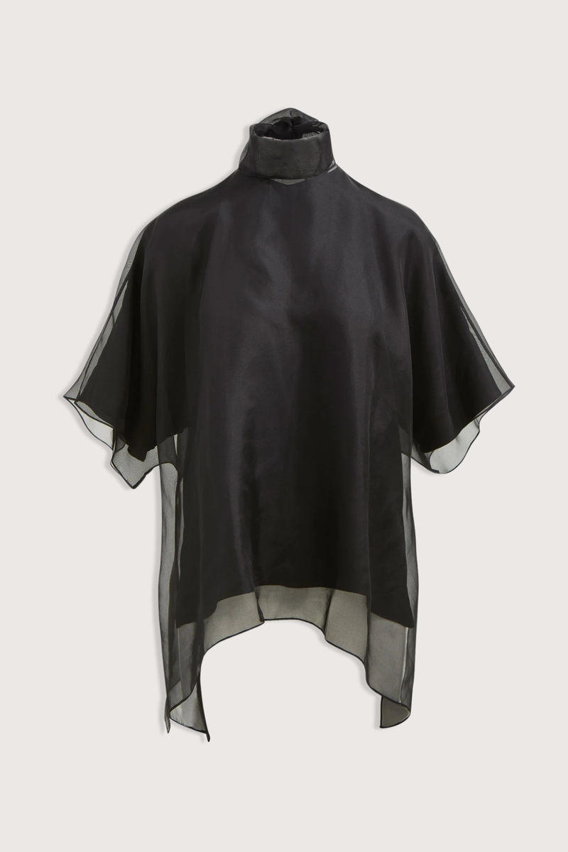 flat lay The Cali Organza Blouse With Neck Tie Oversized blouse
Sculptural volume
Integrated scarf neckline
Coordinating satin camisole
Refined interplay of sheer and opaque for a modern, elegant finish
100% lightweight silk organza