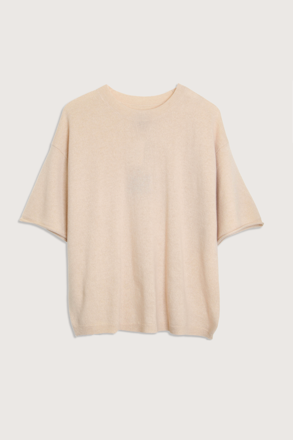 flat lay The Cashmere Short Sleeve Tee Creme Loose shape tee shirt shape
Lightweight cashmere
100% Cashmere
