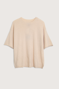 flat lay The Cashmere Short Sleeve Tee Creme Loose shape tee shirt shape
Lightweight cashmere
100% Cashmere
