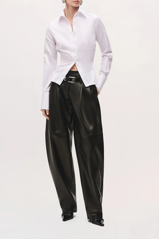 front profile model wearing The Ceci Button Down Fitted Shirt white Pointed collar
Long sleeves
Subtle shaping through the waist
Button-front closure
Tailored silhouette
Curved hem falls slightly lower at the back

Shaped waist
100% cotton