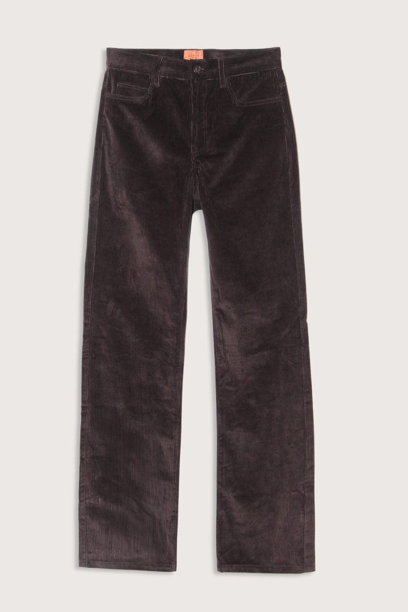 flat lay The Chic Straight Corduroy Pant cacao brown Fit but relaxed
A long lean straight
Italian Corduroy
Wide wale
32" inseam
77% Cotton 22% Lyocell 1% Elastane