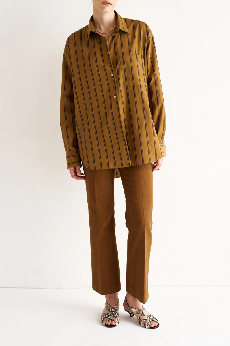front profile model wearing The Essential Striped Shirt golden rod yellow Relaxed fit
Beautiful drape
Perfectly placed button at the chest ,
Button just under the collar,
Small button perfectly placed on the cuff placket
93% Cotton 7% Silk
