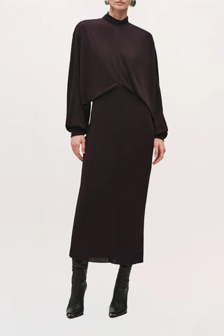 front profile model wearing The Helena Dolman Jersey Dress ganache brown Midi-length
High neckline
Draped bodice
Gathered waist
Sleeves taper at the cuffs
Invisible center-back zipper
Covered button closures at back neck
Bodice and skirt are self-lined