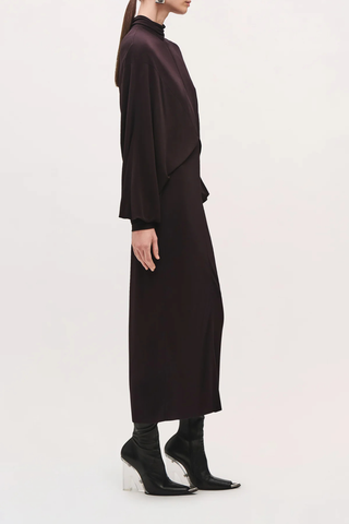 side profile model wearing The Helena Dolman Jersey Dress ganache brown Midi-length
High neckline
Draped bodice
Gathered waist
Sleeves taper at the cuffs
Invisible center-back zipper
Covered button closures at back neck
Bodice and skirt are self-lined