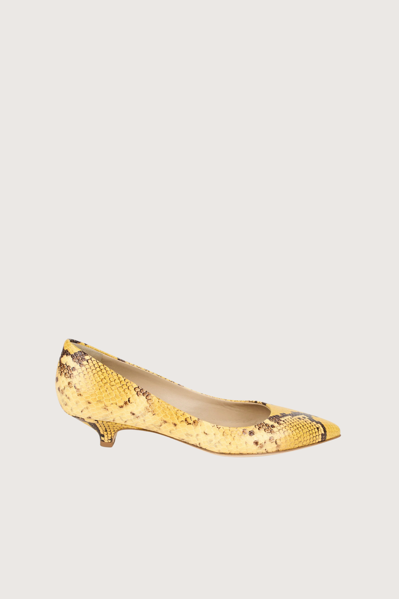 side profile The Kitty Point Heel yellow snake effect Pointed toe
Italian embossed calfskin