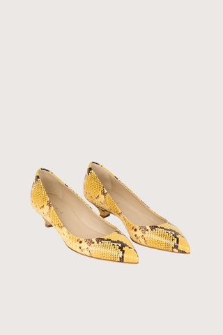 angled profile The Kitty Point Heel yellow snake effect Pointed toe
Italian embossed calfskin