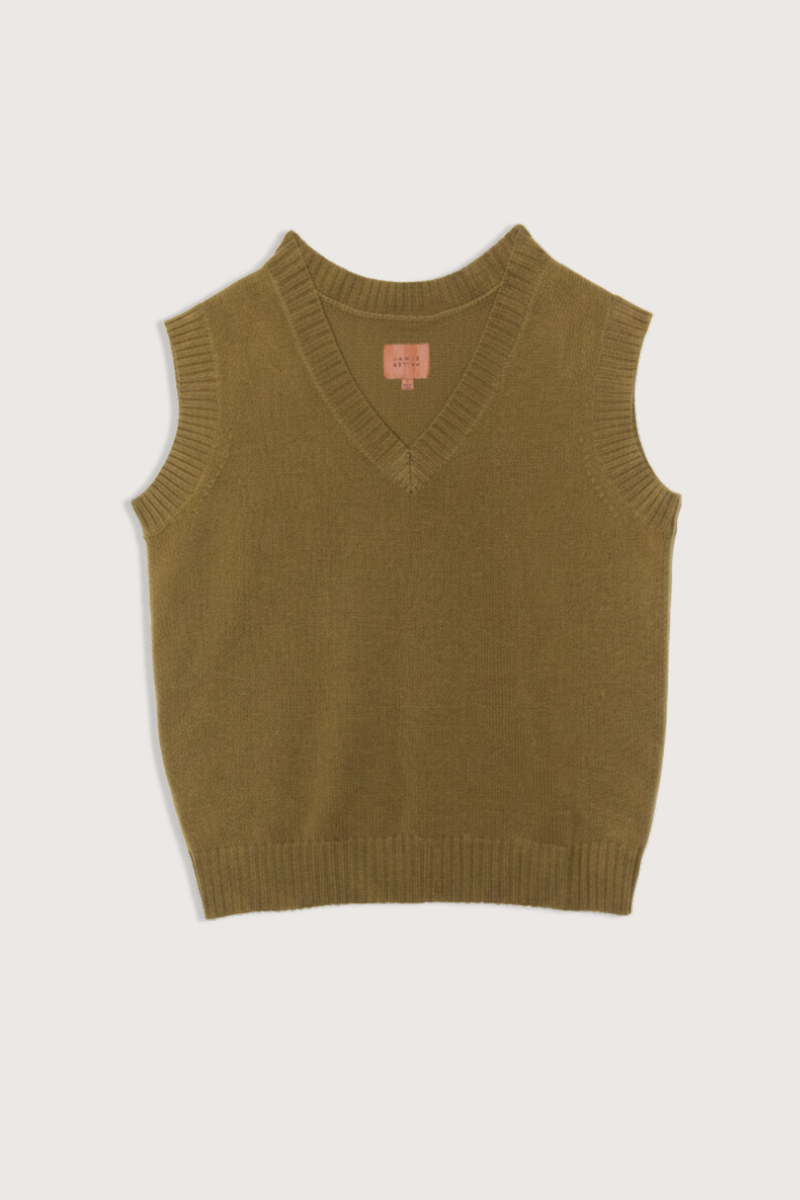 flat lay The Knit Vest moss green 7gg two ply cashmere yarn
V-neck
Sleeveless
100% Cashmere