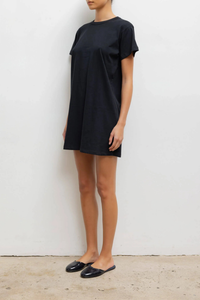 side profile model wearing The Margo Dress black 
Mini length
Hits mid-thigh
Clean crew neckline
Structured short sleeves
Slightly boxy fit
100% Cotton