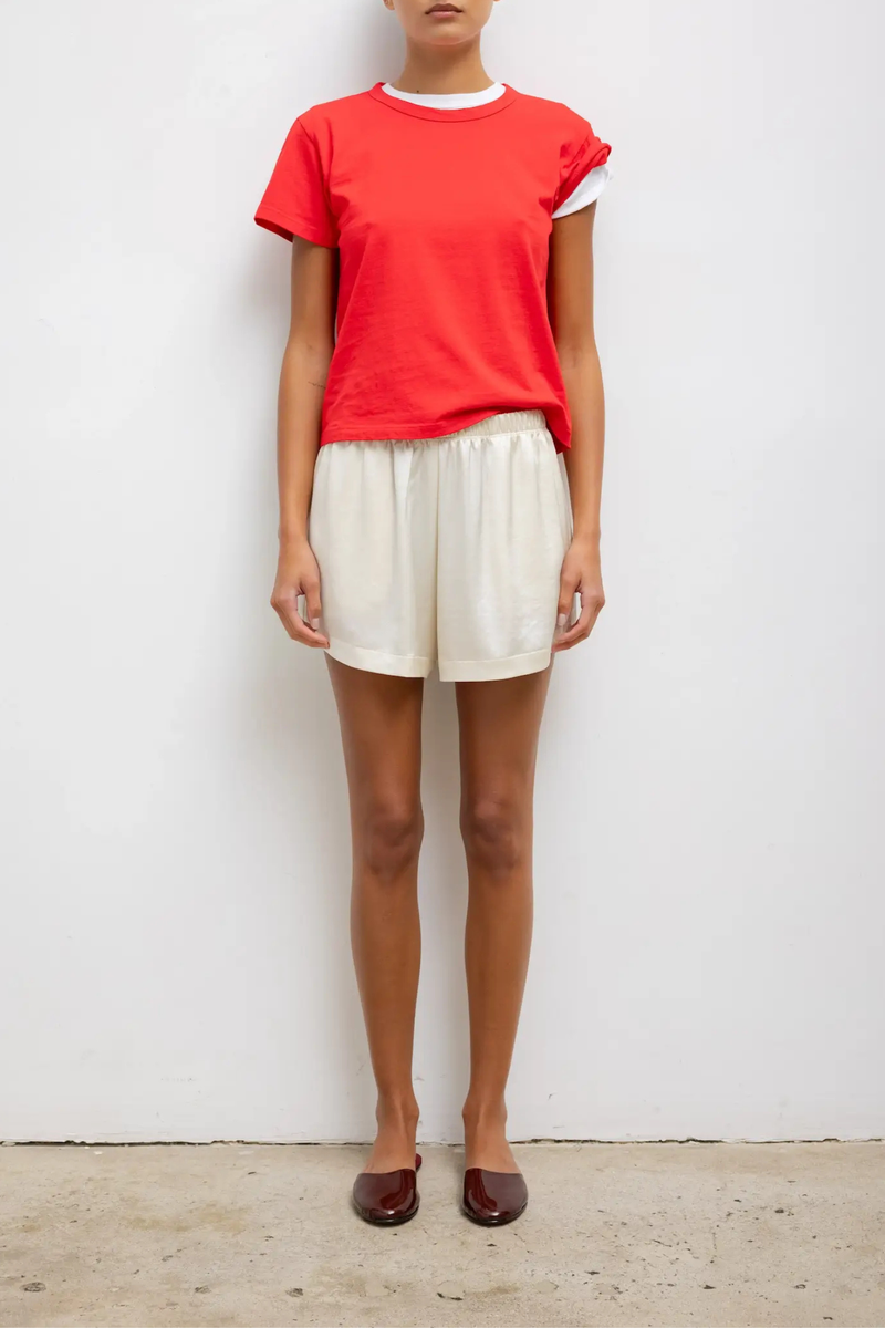front profile model wearing The Margo Tee Cerise red Crewneck
Short sleeve t-shirt
Relaxed, boxy silhouette
100% Cotton