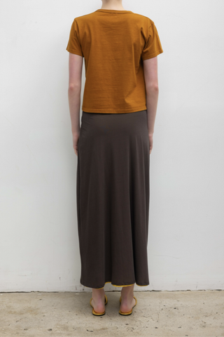 back profile model wearing The Margo Tee Copper Classic, relaxed fit
Crewneck
short sleeve
100% Cotton
