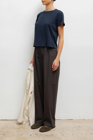 side profile model wearing  The Margo Tee Midnight blue Classic, relaxed fit
Crewneck
short sleeve
100% Cotton