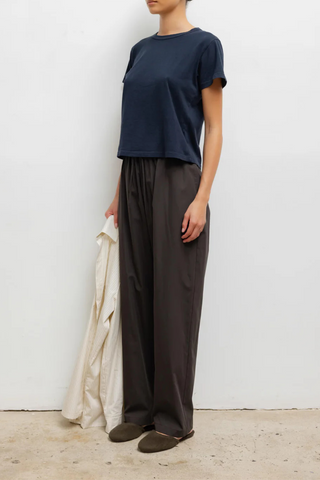 side profile model wearing The Margo Tee Midnight blue cotton relax classic fit