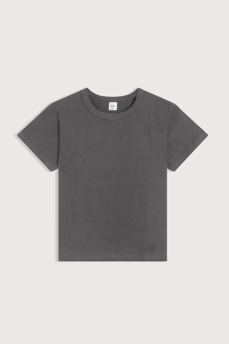 flat lay The Margo Tee Slate grey Classic, relaxed fit
Crewneck
short sleeve
100% Cotton