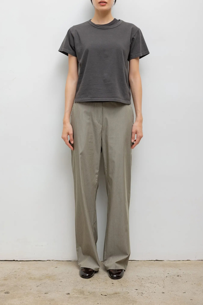 front profile model wearing The Margo Tee Slate grey Classic, relaxed fit
Crewneck
short sleeve
100% Cotton