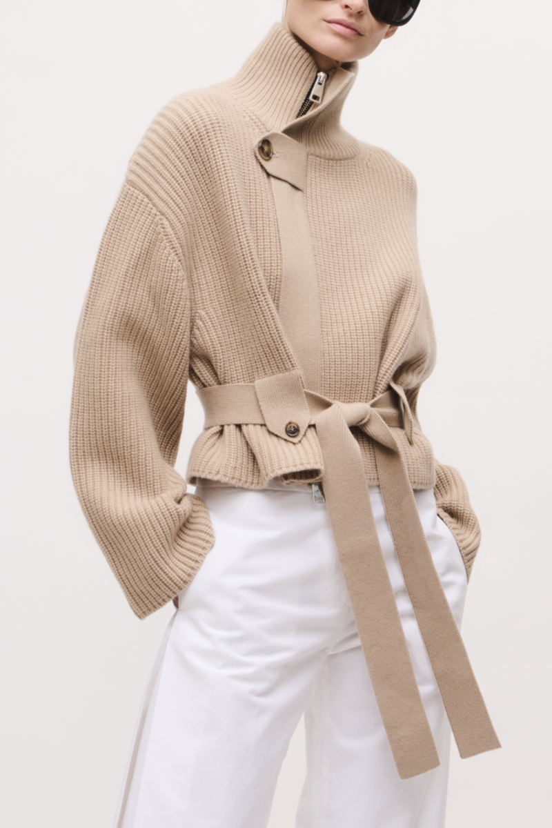 front profile model wearing The Neal Sweater Jacket Camel ZIP FRONT
TIE BELT
HIGH NECK
60% RECYCLED CASHMERE, 40% CASHMERE