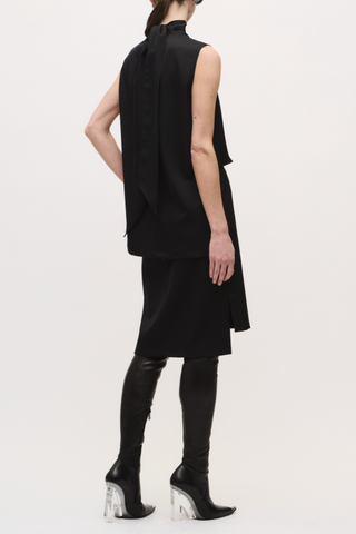 back profile model wearing  The Noa Mock Neck Dress black 100% WOOL
MOCK NECK
BLOUSON
SLEEVELESS