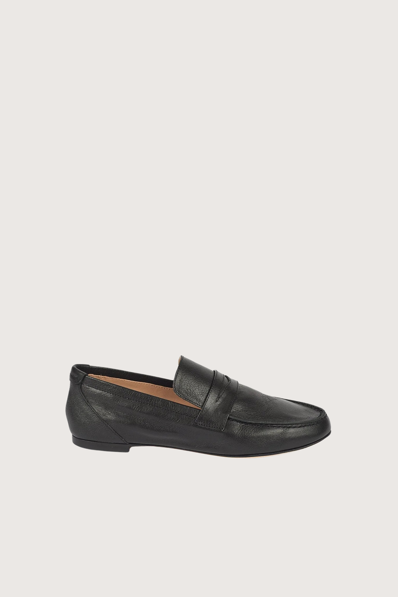 side profile The Penny Loafer Black 
Soft leather nappa lining
Leather sole with anti-slip rubber injection
Handmade  black Italian Calfskin. leather penny loafer strap
