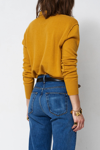 back profile model wearing The Polo Amber Rib knit collar
Skinny polo placket
12 gg 100% royal cashmere
regular fit