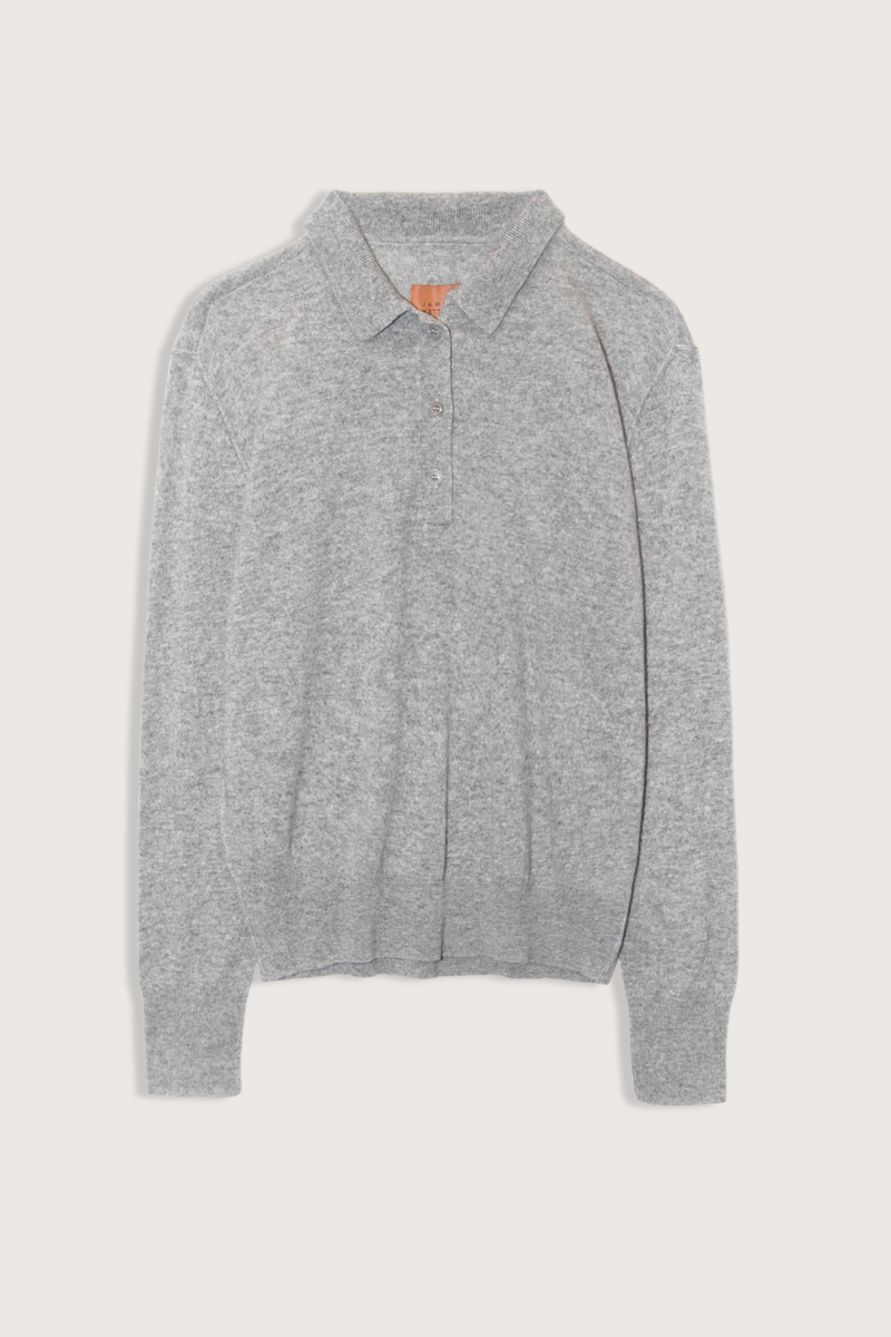 flat lay The Polo Graphite Rib knit collar
Skinny polo placket
12 gg 100% royal cashmere
Regular fit