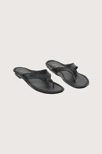 angled profile The San Diego Sandal Black Soft leather
, Opanka construction
Custom thin rubber sole
Italian lambskin leather
Thong strap style