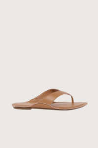 side profile The San Diego Sandal Camel Soft leather
, Opanka construction
Custom thin rubber sole
Italian lambskin leather
Thong strap style