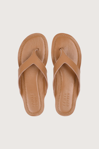 top profile The San Diego Sandal Camel Soft leather
, Opanka construction
Custom thin rubber sole
Italian lambskin leather
Thong strap style