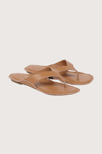 angled profile The San Diego Sandal Camel Soft leather
, Opanka construction
Custom thin rubber sole
Italian lambskin leather
Thong strap style