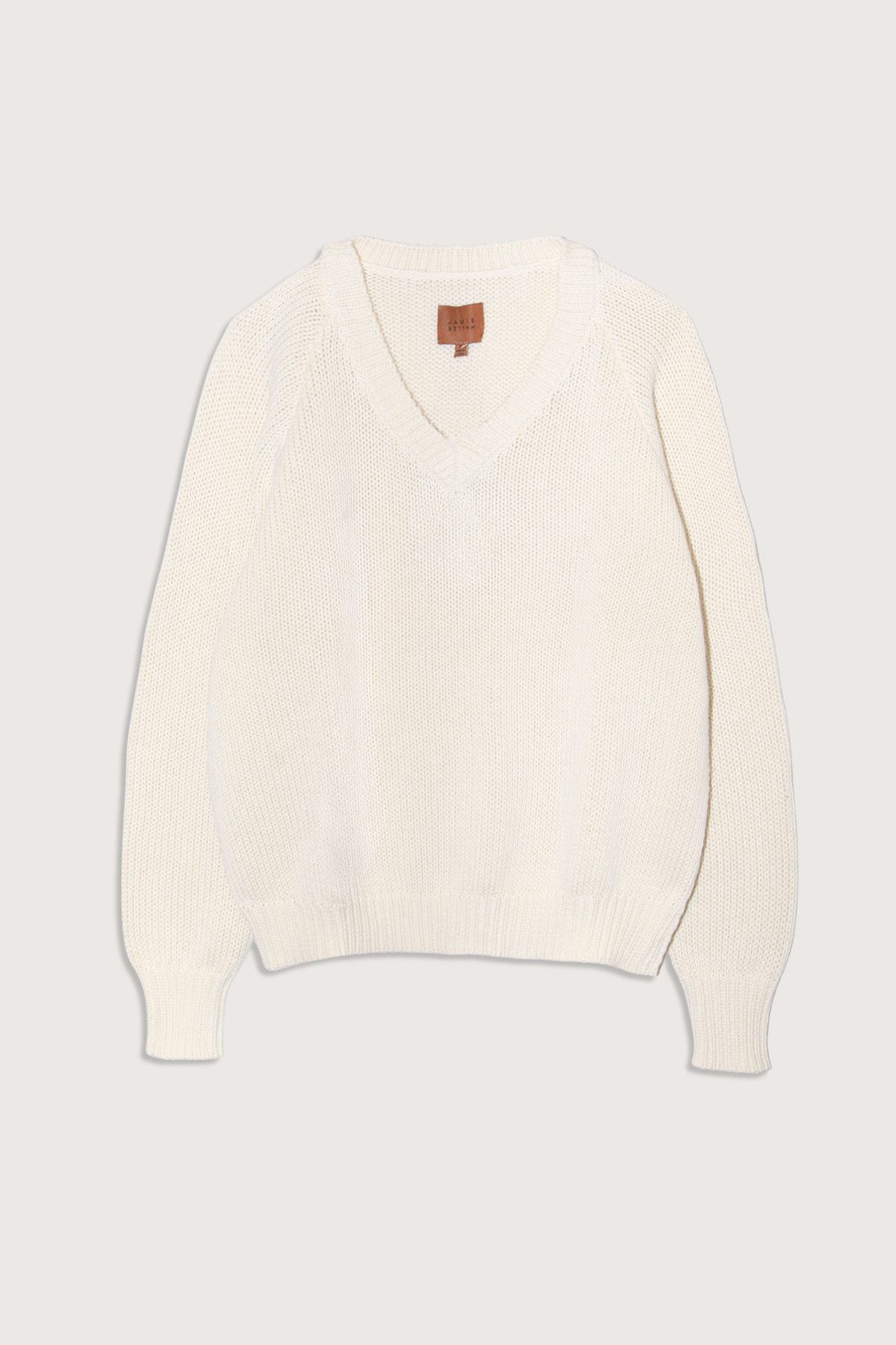flat lay The V Fave Knit ecru V-neck
Drapes effortlessly over the body
Relaxed fit

85% Cotton / 15% Cashmere