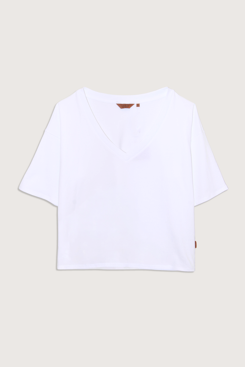 flat lay The V Tee White Drop shoulder tee
Wide V-neck
Dolman shaped body
Lose shape
100% Cotton